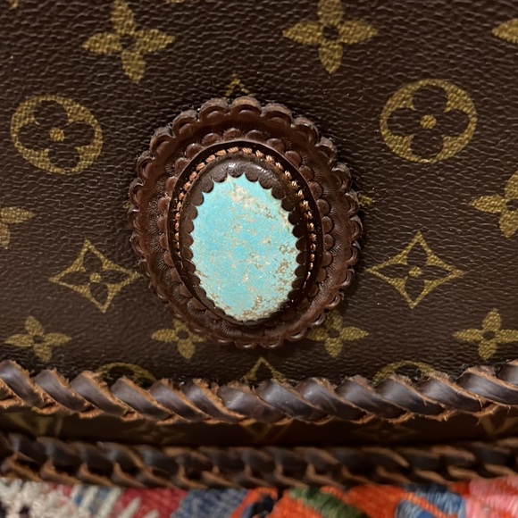 Leather & Vodka Louis Vuitton Saint Cloud - Picture 2 of 15